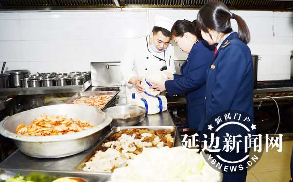 專項檢查春節(jié)前餐飲環(huán)節(jié)食品安全，讓年夜飯更安全美味